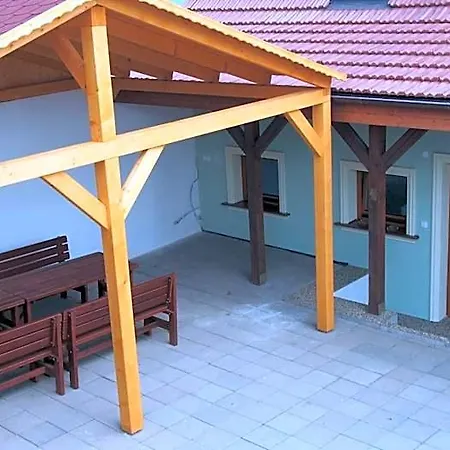 بيت ريفي U Simecku Šatov