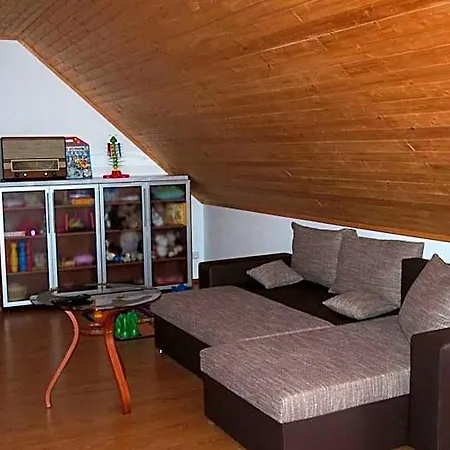 U Simecku Šatov