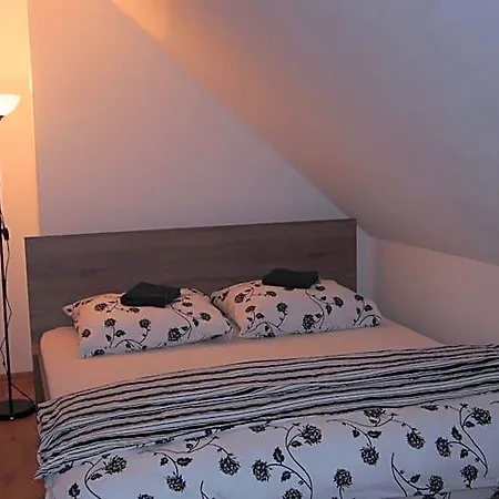 U Simecku بيت ريفي Šatov