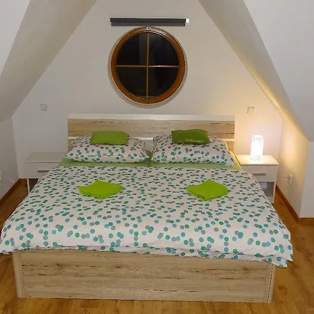 بيت ريفي U Simecku Šatov